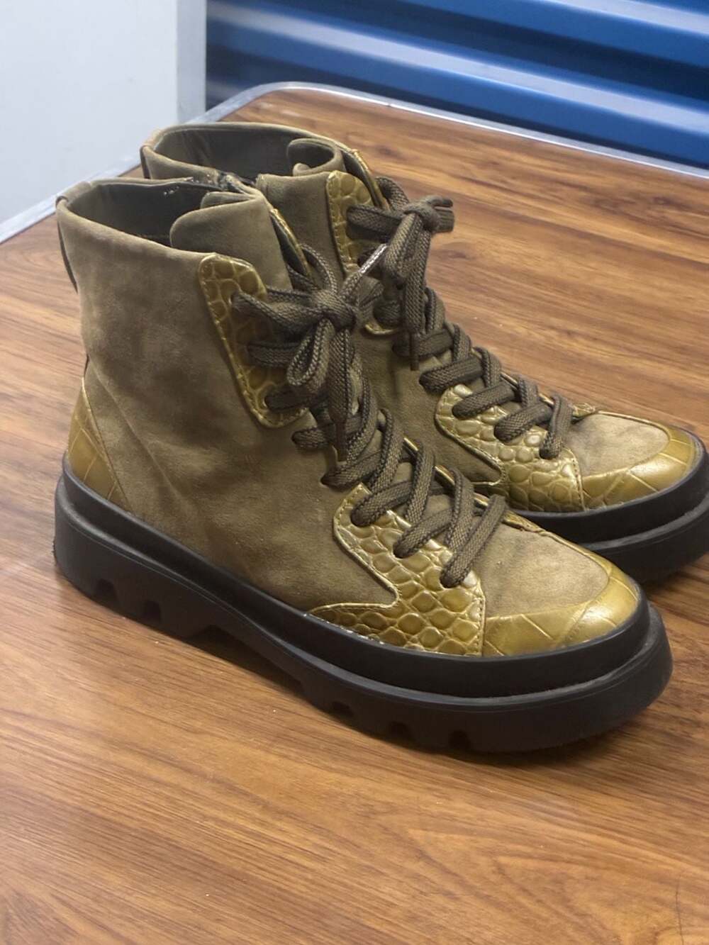 Vince Camuto Korigan Utility 03 Lug Sole Combat Boot in Olive Suede Size 7.5